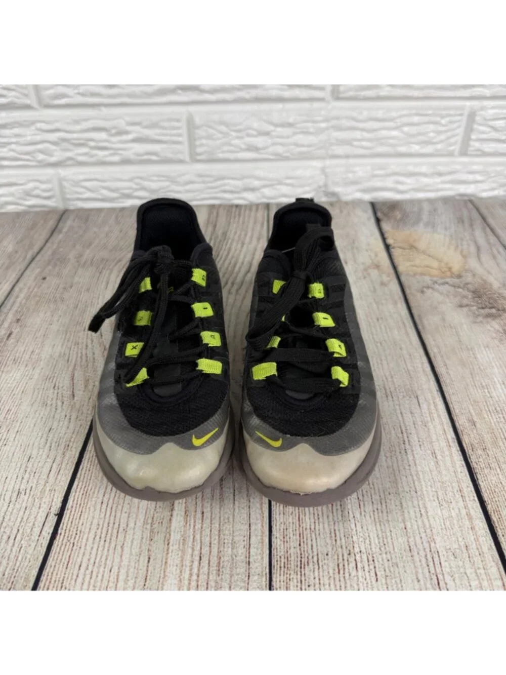Nike Air Max Axis Boys Sneakers Youth Size 1Y